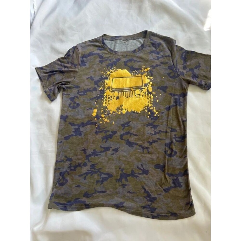Camo T-shirt with gold colored Jeep grill Size S
